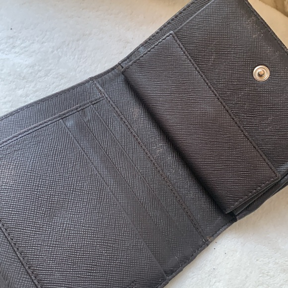 Lot of two Prada wallets. One with COA trifold and the other dark brown - Picture 5 of 13